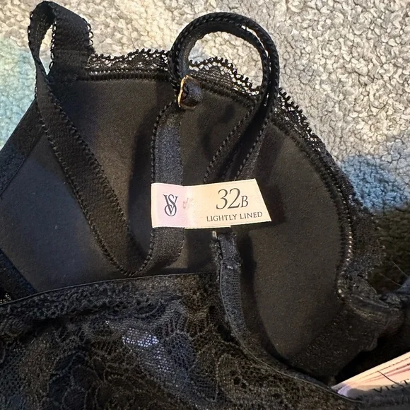 VICTORIA SECRET LIGHTLY LINED PUSH UP BRA - Picture 4 of 5